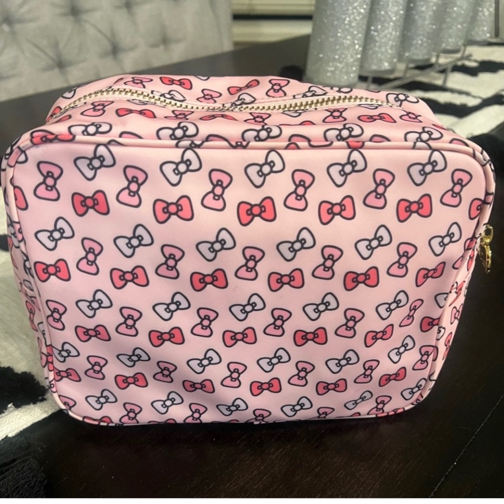 New with out tag Stoney Clover Hello Kitty large bow pouch